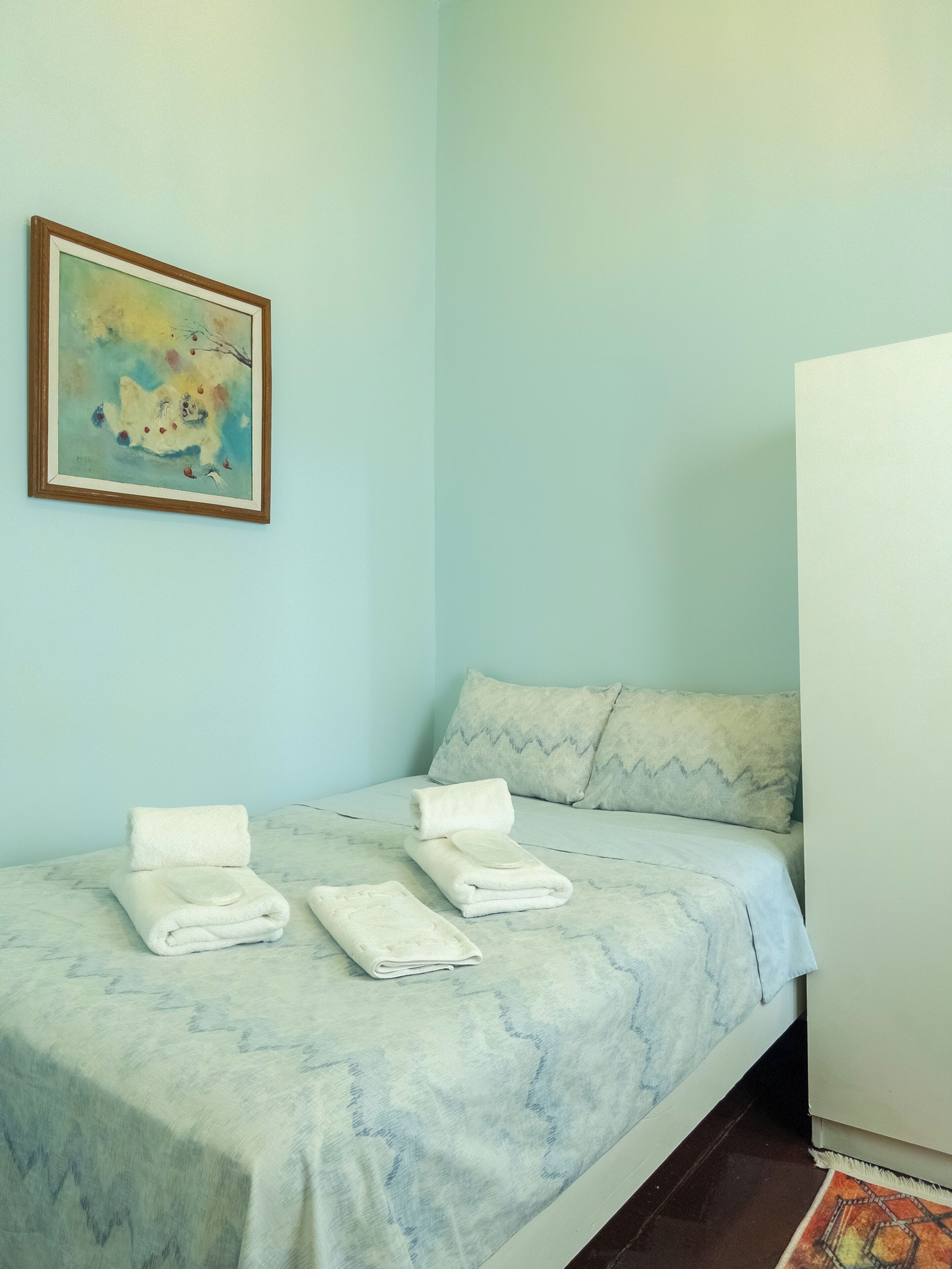 Premium bedding, iron/ironing board, free WiFi, bed sheets