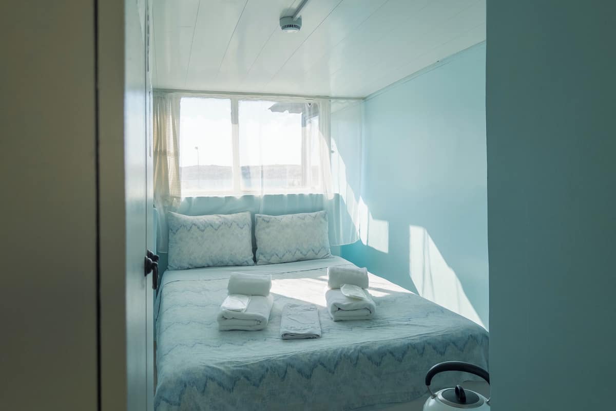Double Room, Partial Sea View | Premium bedding, iron/ironing board (on request), WiFi (free)