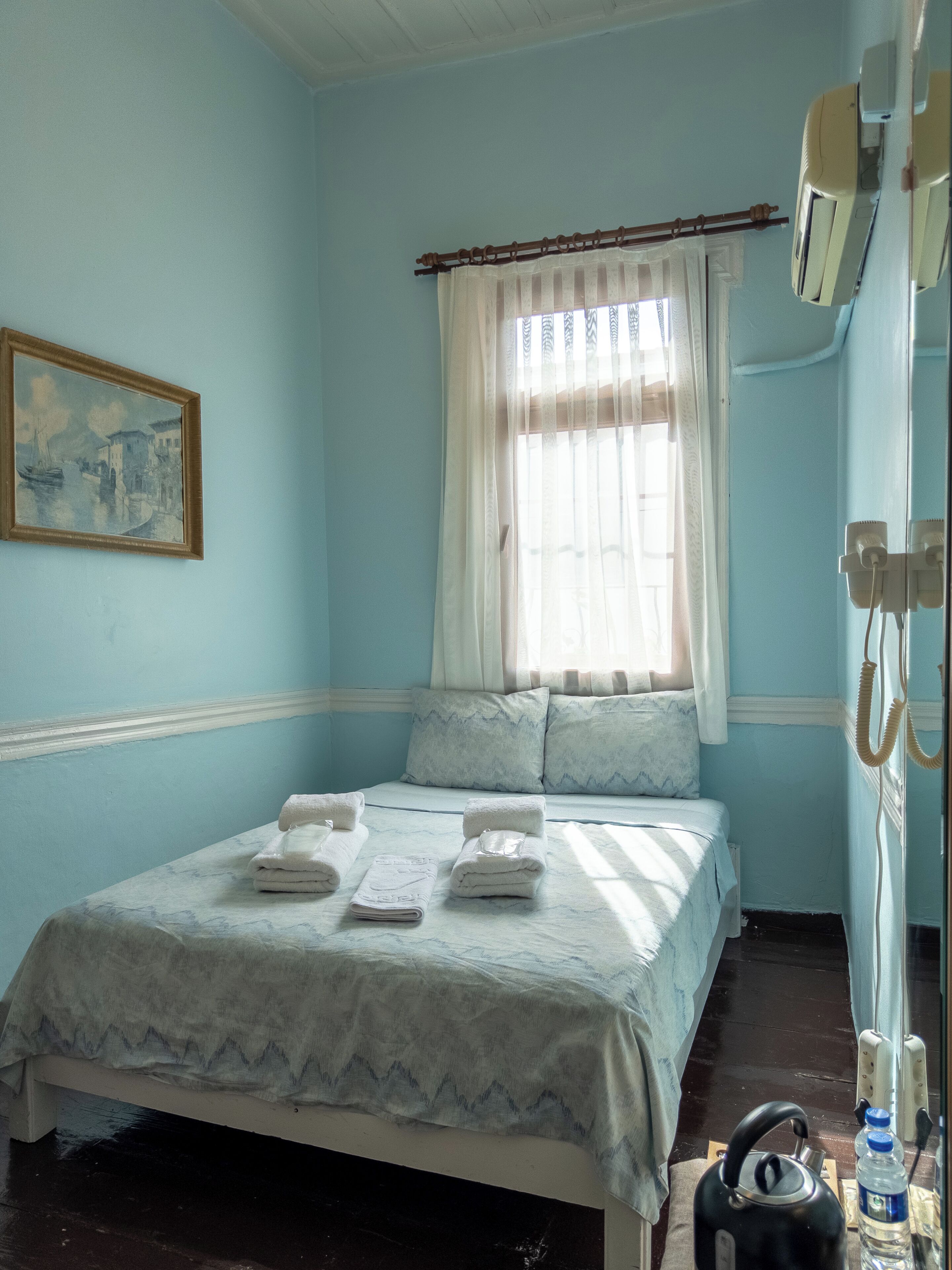Premium bedding, iron/ironing board, free WiFi, bed sheets