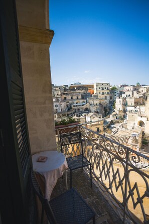 Phòng đôi tiện nghi đơn giản | Ban công