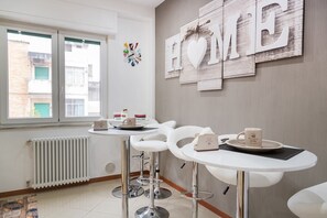 Petit déjeuner en libre-service compris tous les jours