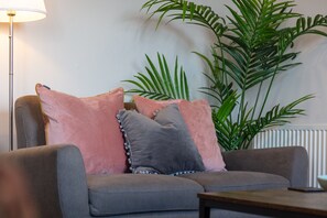 Classic Apartment, 2 Bedrooms, Non Smoking | Living area | 28-inch flat-screen TV with digital channels, TV, Netflix - Bay View - Donnini Apartments (Ayr)