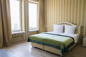 Deluxe Room | 1 bedroom, down duvets, desk, blackout curtains