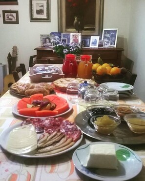 Colazione a buffet inclusa, servita tutte le mattine 