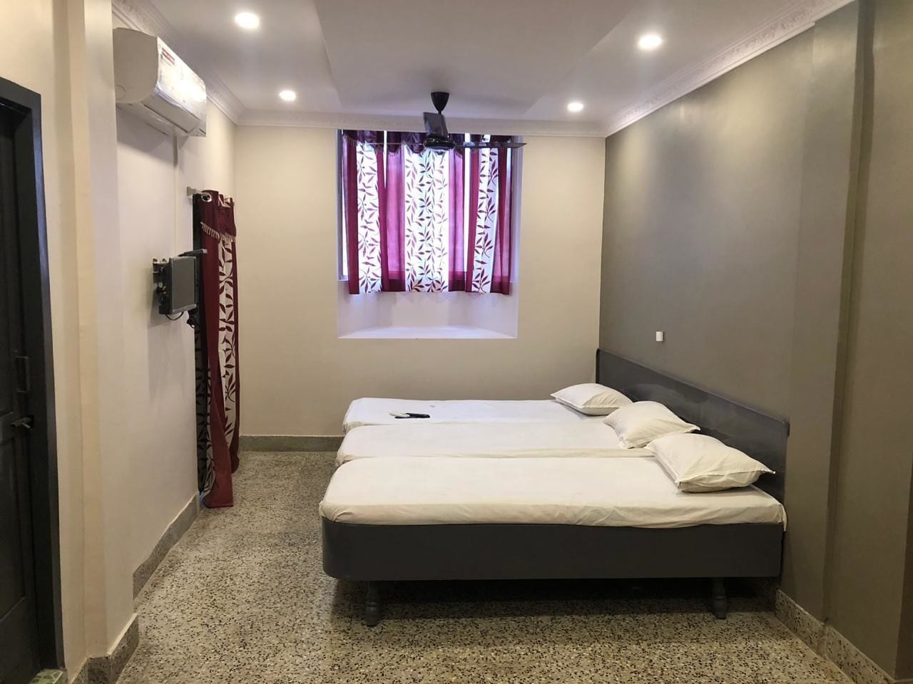 Sistema de insonorización, tabla de planchar con plancha y wifi gratis 