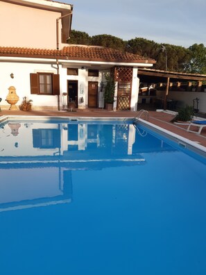 Piscine extérieure (ouverte en saison)