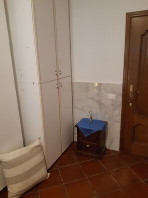 Double Room, 1 Queen Bed (Sole) | In-room safe, soundproofing, bed sheets - B&B Villa Giovanni (Rome)