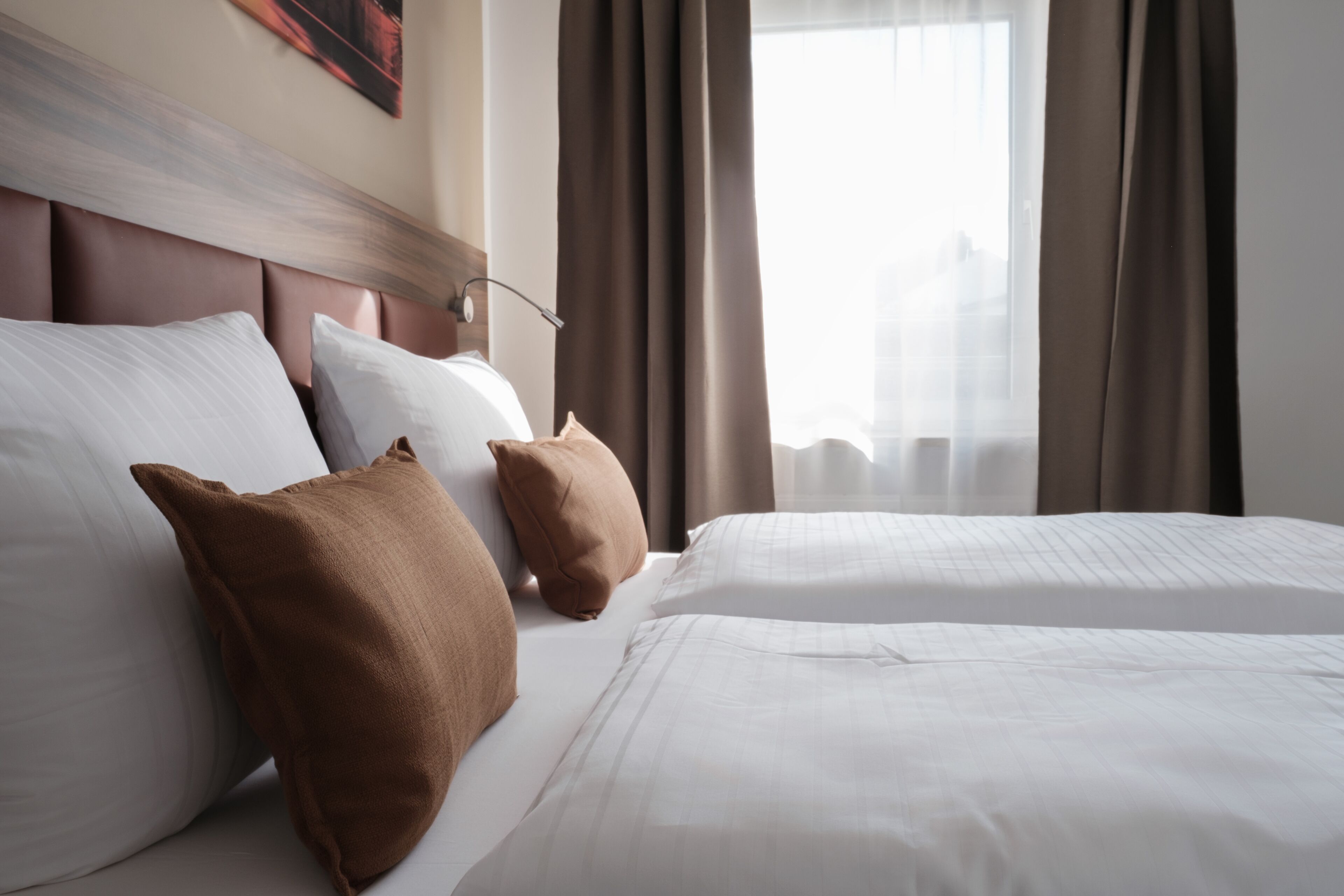 Deluxe Twin Room | Desk, blackout drapes, soundproofing, free WiFi