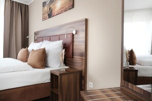 Deluxe Twin kamer | Een bureau, verduisterende gordijnen, geluiddichte muren, gratis wifi