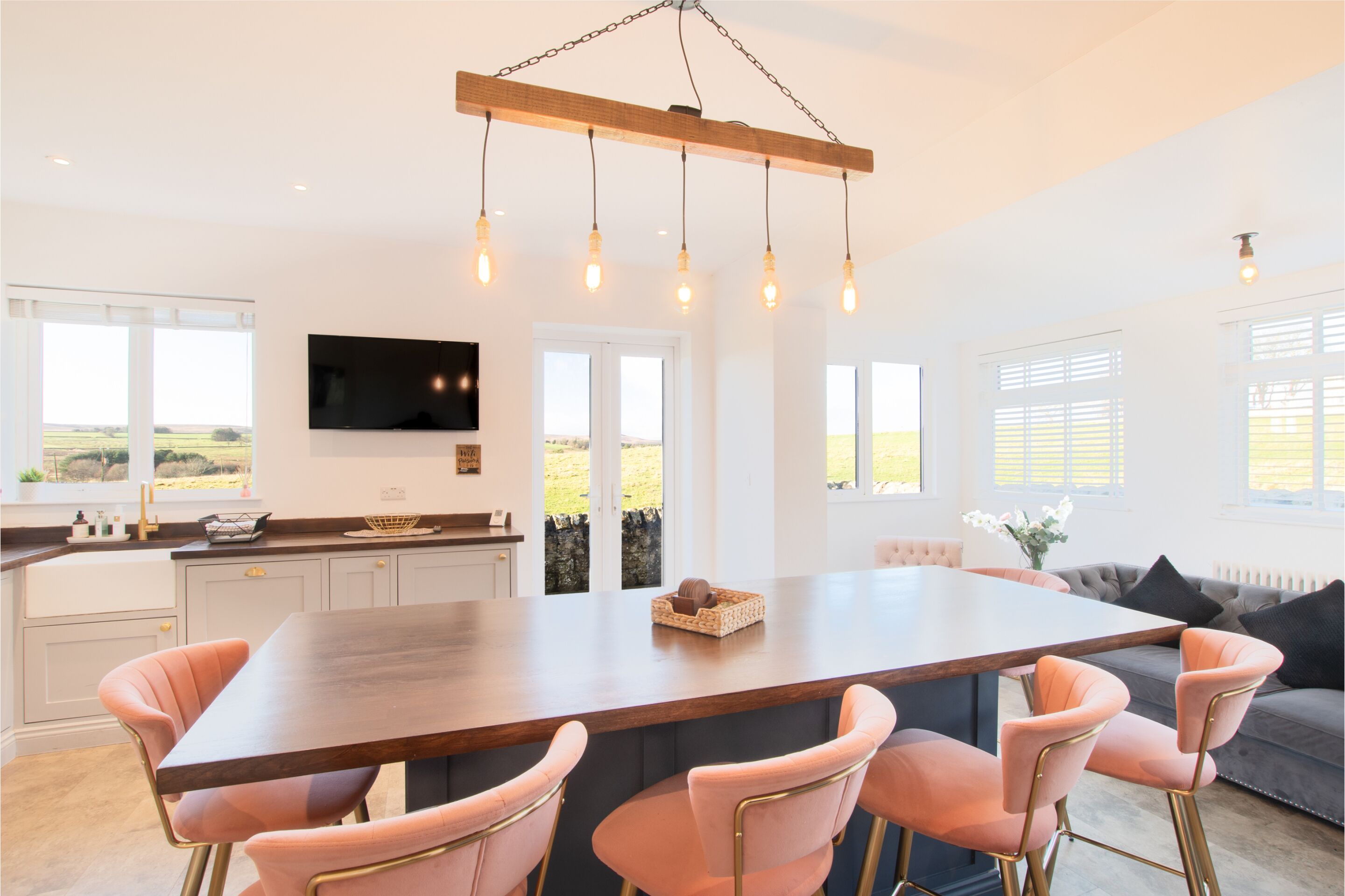 Casa de campo superluxo, suíte (Bungalow ) | Cozinha compartilhada | Cadeirão de bebê