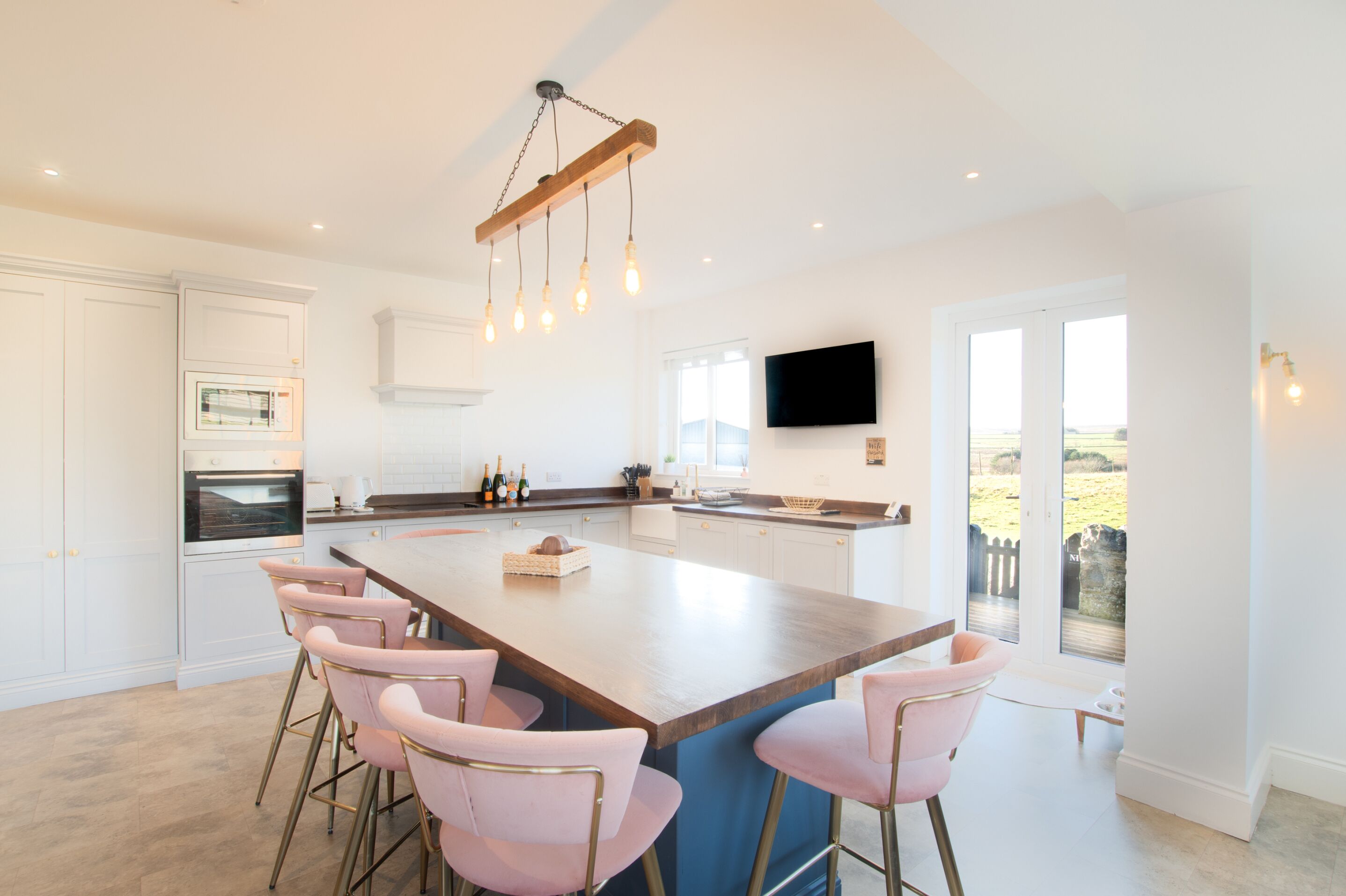 Casa de campo superluxo, suíte (Bungalow ) | Cozinha compartilhada | Cadeirão de bebê