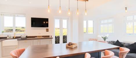 Luxury Cottage, Ensuite (Bungalow ) | Shared kitchen | Highchair