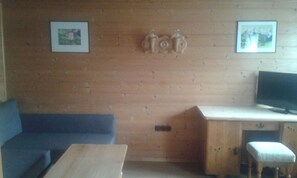 Apartment, Balkon | Wohnbereich | Flachbildfernseher