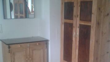 Apartment, Erdgeschoss | Kostenlose Babybetten, Bettwäsche