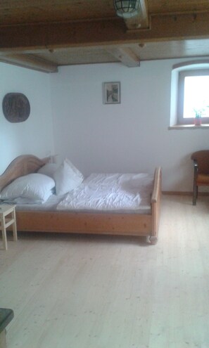 Apartment, Erdgeschoss | Kostenlose Babybetten, Bettwäsche