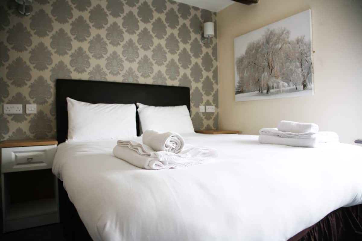 Deluxe Double Room, 1 King Bed | Desk, WiFi (free)
