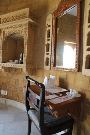 Traditional Cottage | Premium bedding, soundproofing, iron/ironing board, cots/infant beds - Himmatgarh Palace (Jaisalmer)