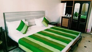 Premium bedding, soundproofing, iron/ironing board, cots/infant beds - Himmatgarh Palace (Jaisalmer)