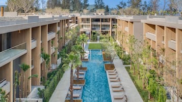 Utendørsbasseng og bassengparasoller