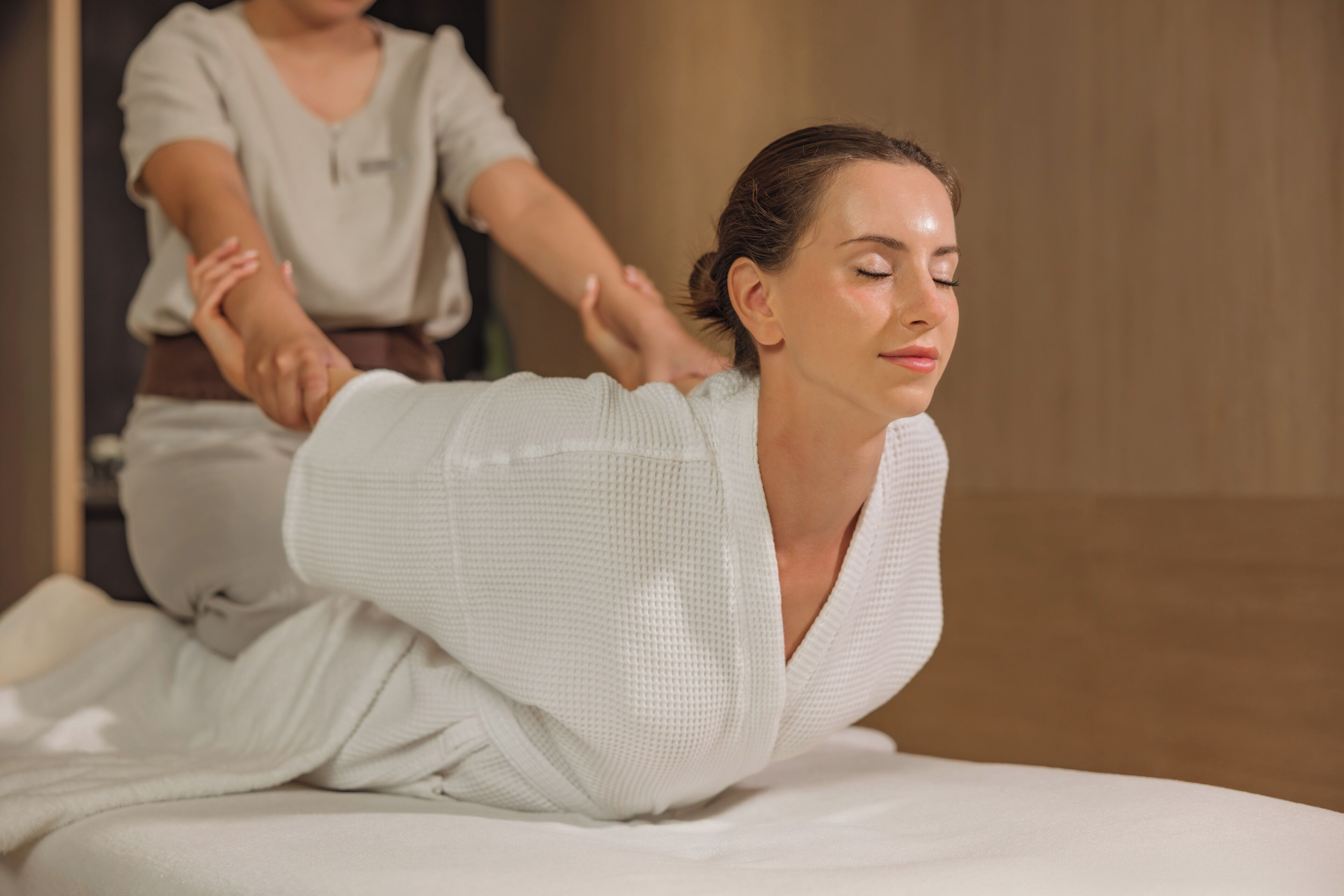 Aromaterapi, pijat Thailand, perawatan wajah, dan pijat