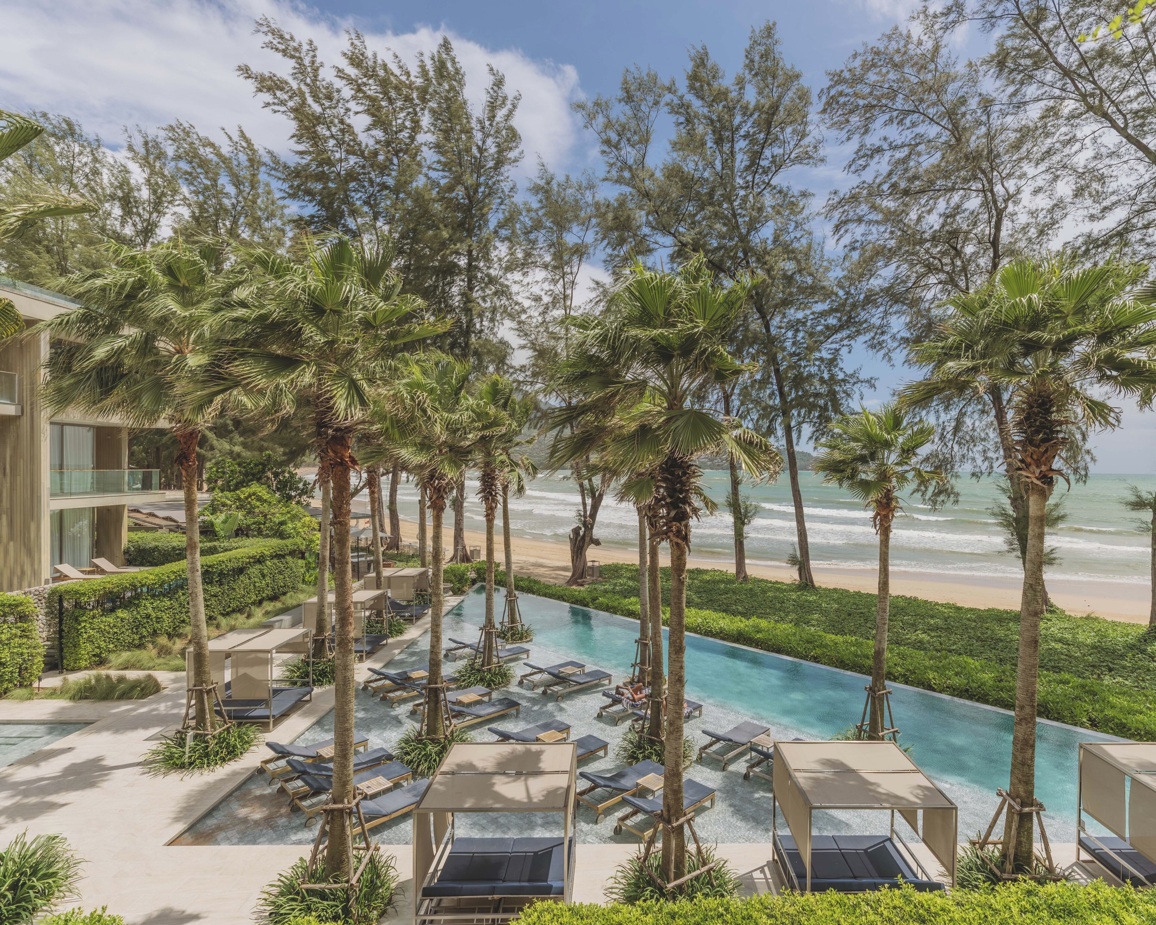 Kolam renang outdoor, dengan payung kolam renang