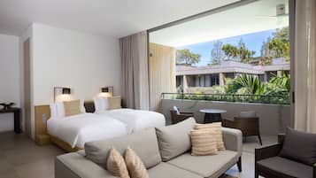 Azure Family Suite | Minibar, safe på rommet, skrivebord og skrivebord for bærbar PC