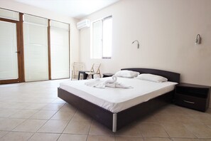 1 bedroom, WiFi, bed sheets