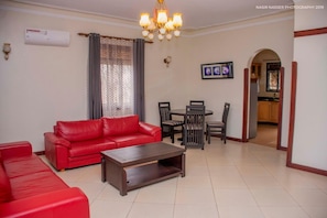 위성 채널 시청이 가능한 42인치 평면 TV, TV