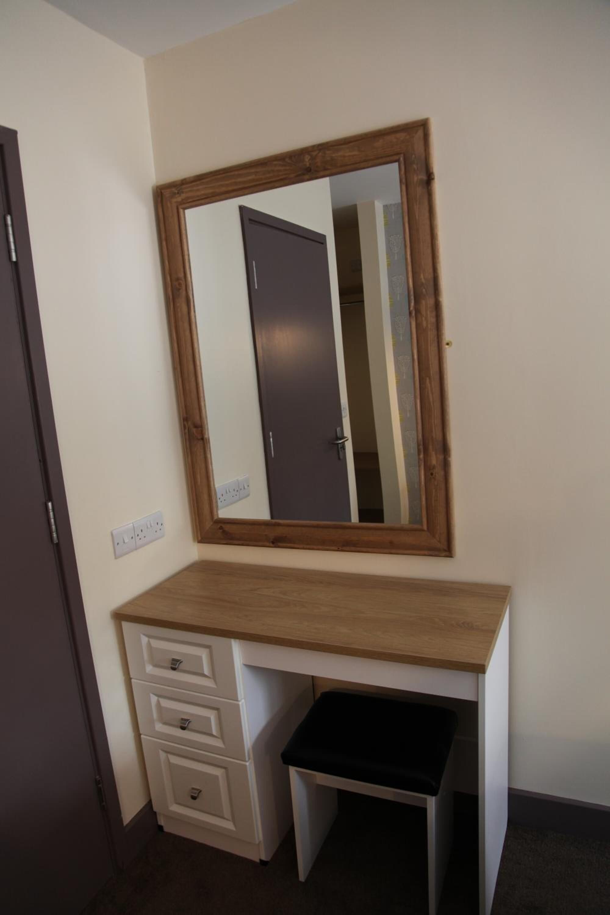 free wifi, bed sheets, wheelchair access