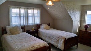 3 bedrooms, iron/ironing board, WiFi, bed sheets - Quintessential Maine waterfront! (Biddeford)