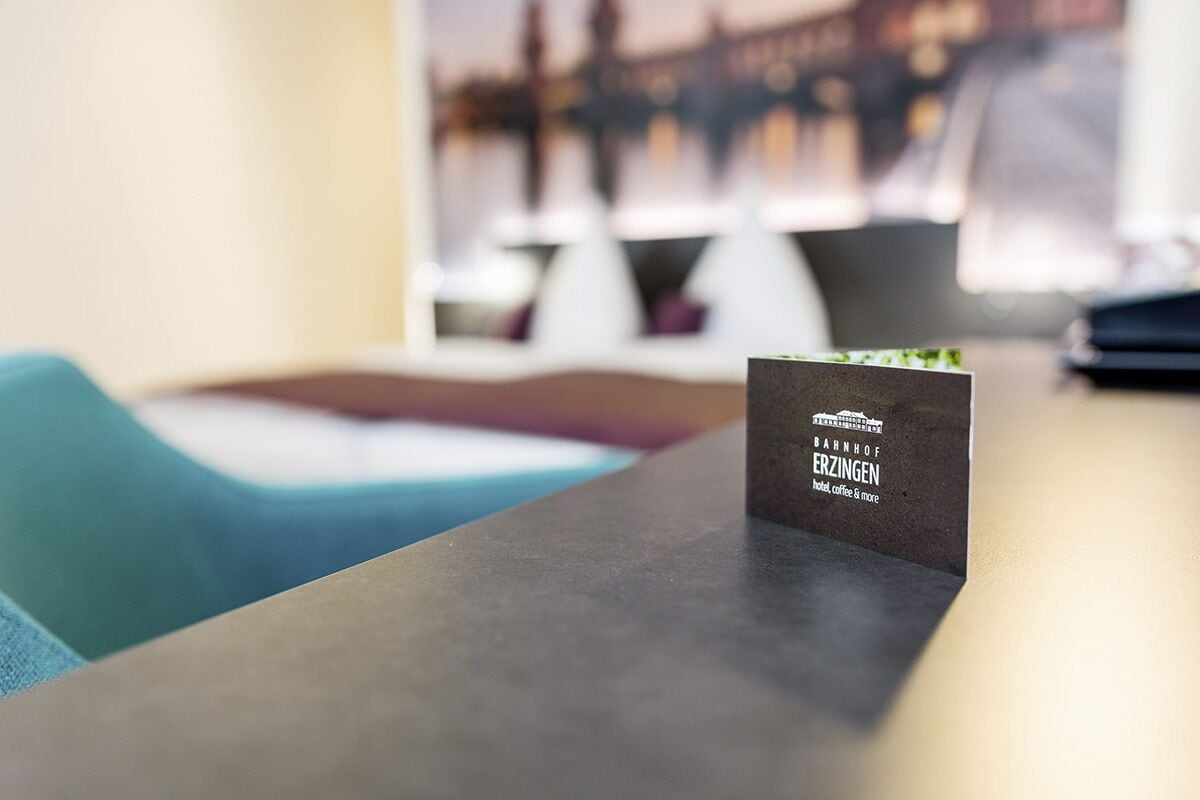 43-inch smart tv with cable channels, tv, netflix