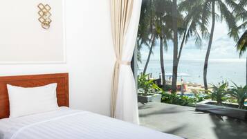 Luxury-Doppelzimmer, Strandnähe | Minibar, Zimmersafe, Schreibtisch, Verdunkelungsvorhänge