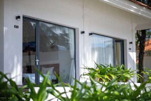 Minibar, in-room safe, desk, blackout curtains - Hawaii Resort Phu Quoc (Phu Quoc)