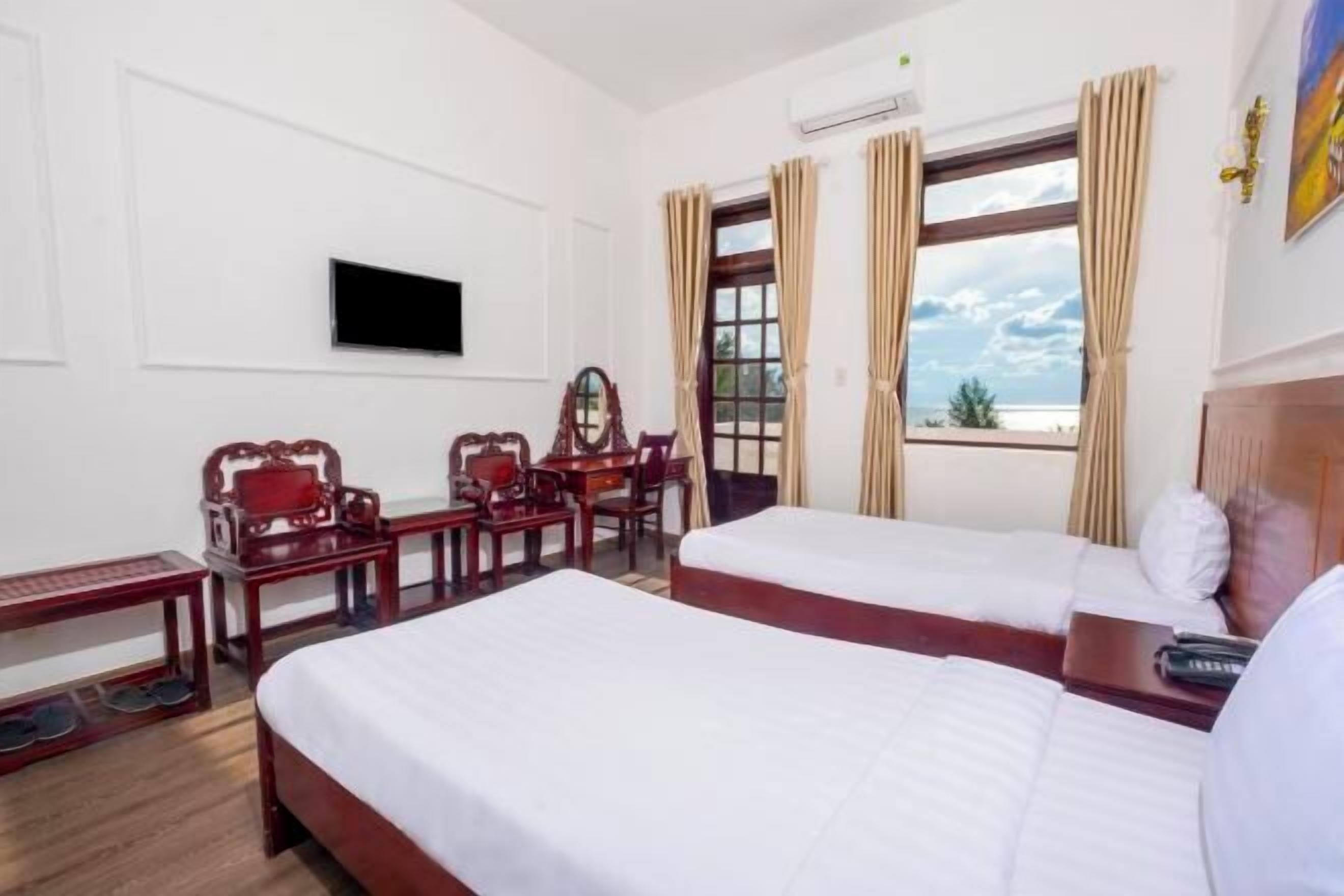 Minibar, caja fuerte, escritorio y cortinas opacas