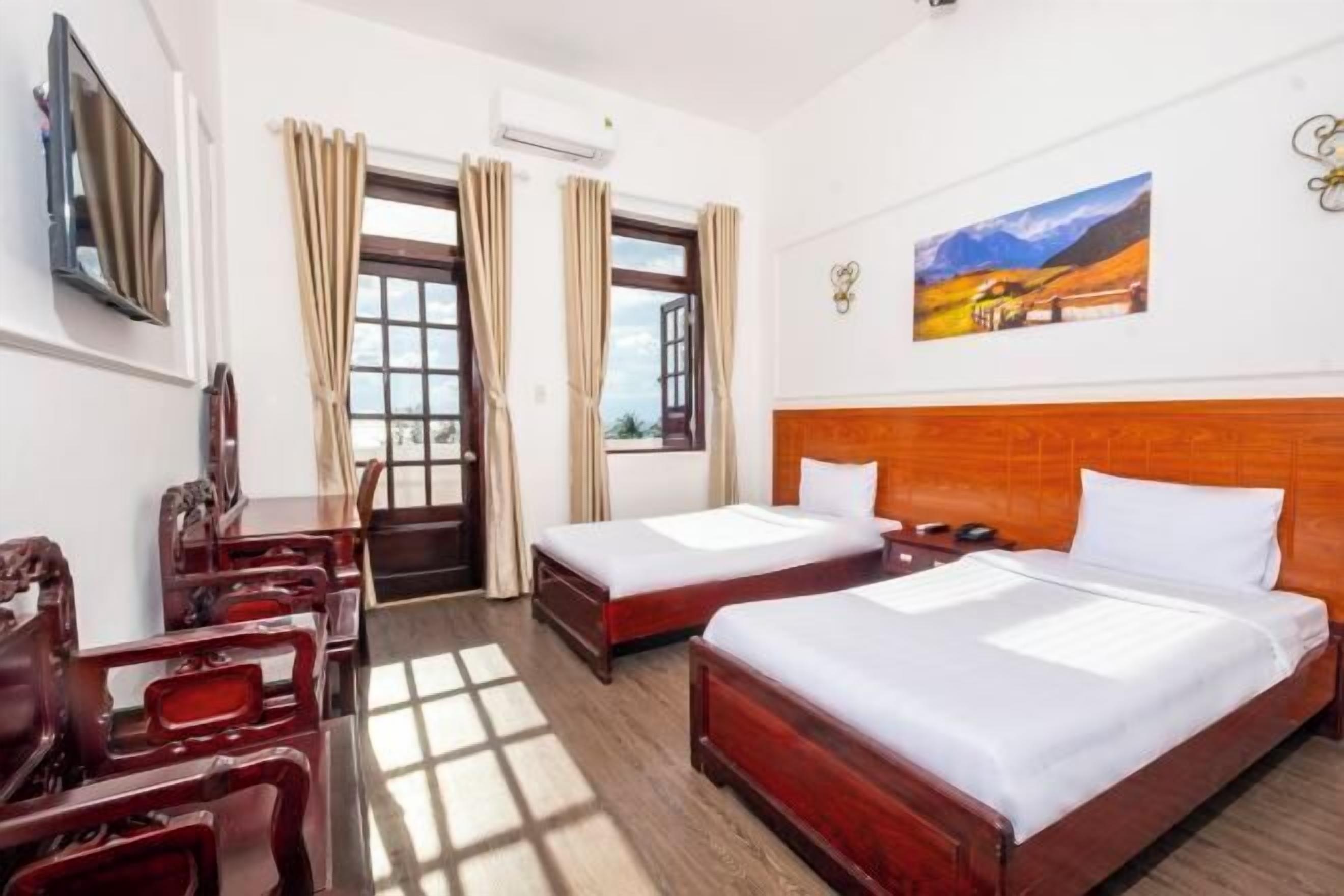 Minibar, caja fuerte, escritorio y cortinas opacas