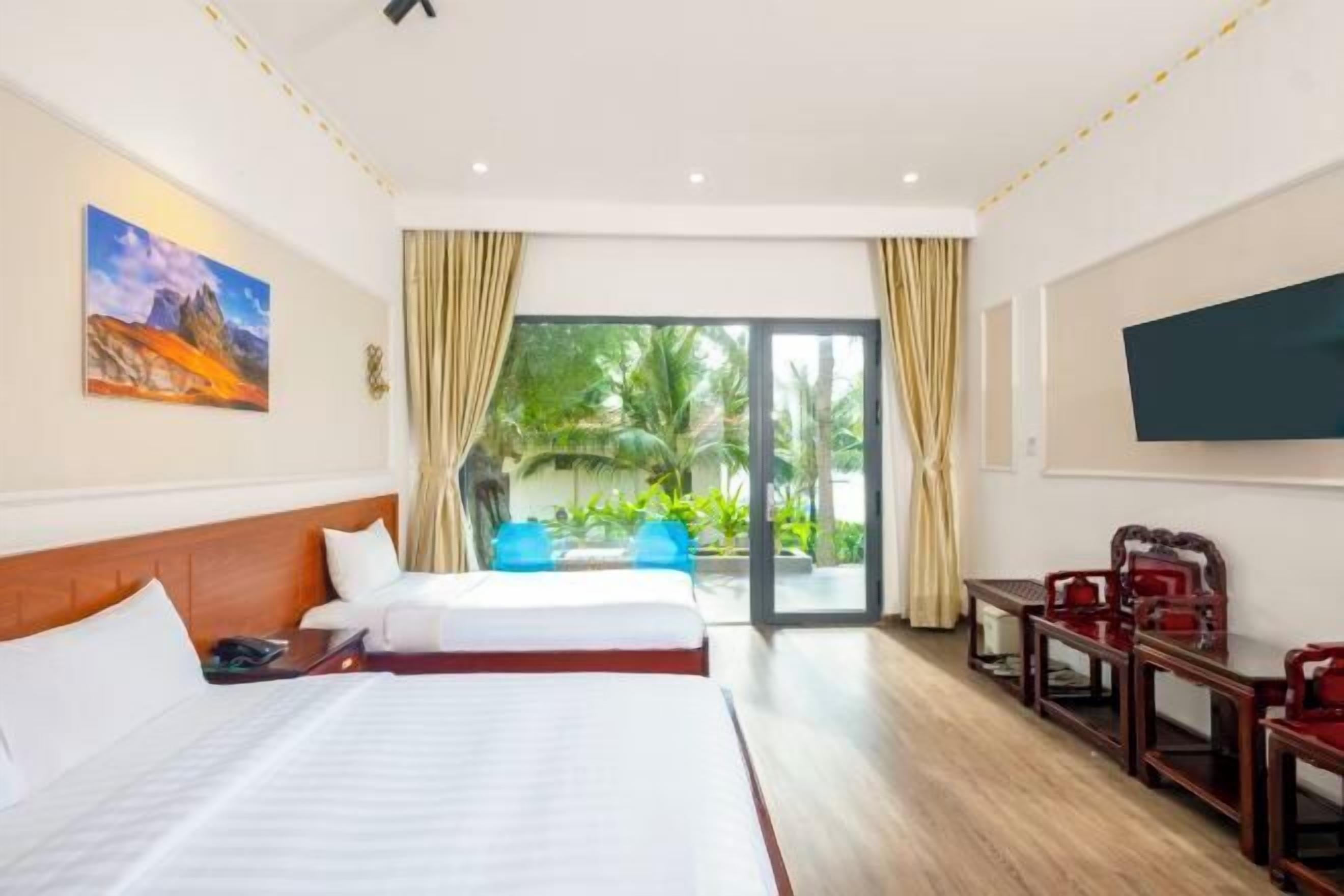 Minibar, caja fuerte, escritorio y cortinas opacas