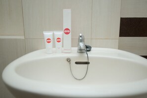 Deluxe Double Room | Bathroom sink
