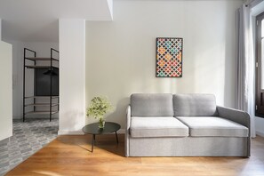 Leilighet, 1 soverom (with Sofa Bed) | Sengetøy av topp kvalitet, safe på rommet og skrivebord for bærbar PC