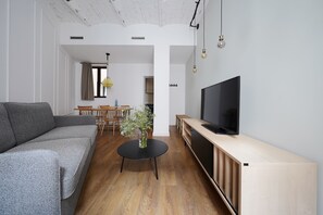 Large 1 Bedroom Apartment with Sofa Bed | Premium bedding, in-room safe, laptop workspace, iron/ironing board - Numa Granada Vega (Granada)