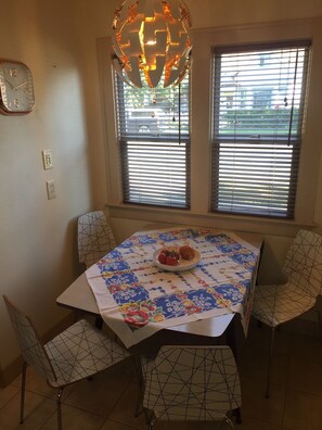 Dining - Stucco in Baker City (Baker City)