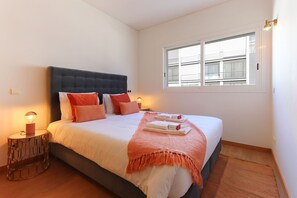 4 bedrooms, iron/ironing board, free WiFi, bed sheets - Expo Prestige by Homing (Lisbon)