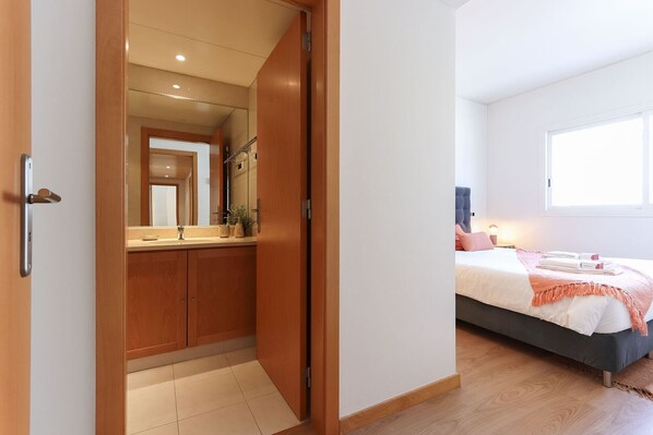 4 quartos, ferros/tábuas de passar roupa, Wi-Fi de cortesia