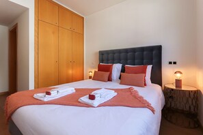 Apartment, 4 Schlafzimmer, 2 Bäder | 4 Schlafzimmer, Bügeleisen/Bügelbrett, kostenloses WLAN, Bettwäsche