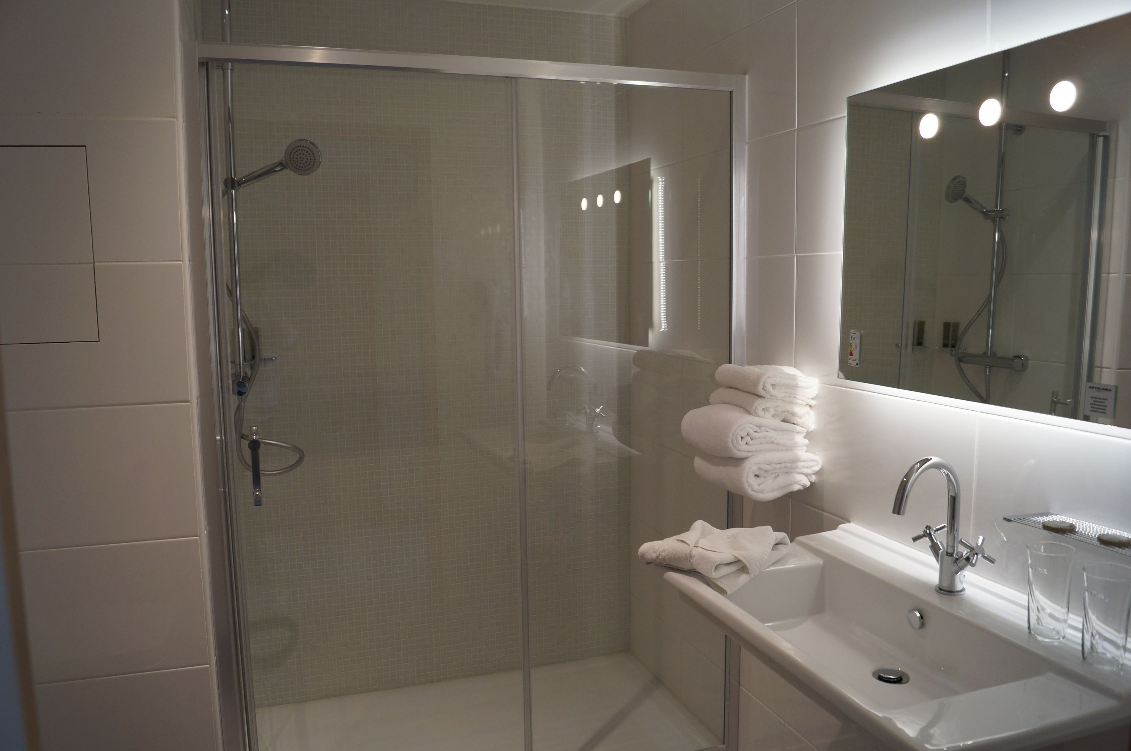 double room (vue rhone) | bathroom | shower, hydromassage showerhead, eco-friendly toiletries, hair dryer