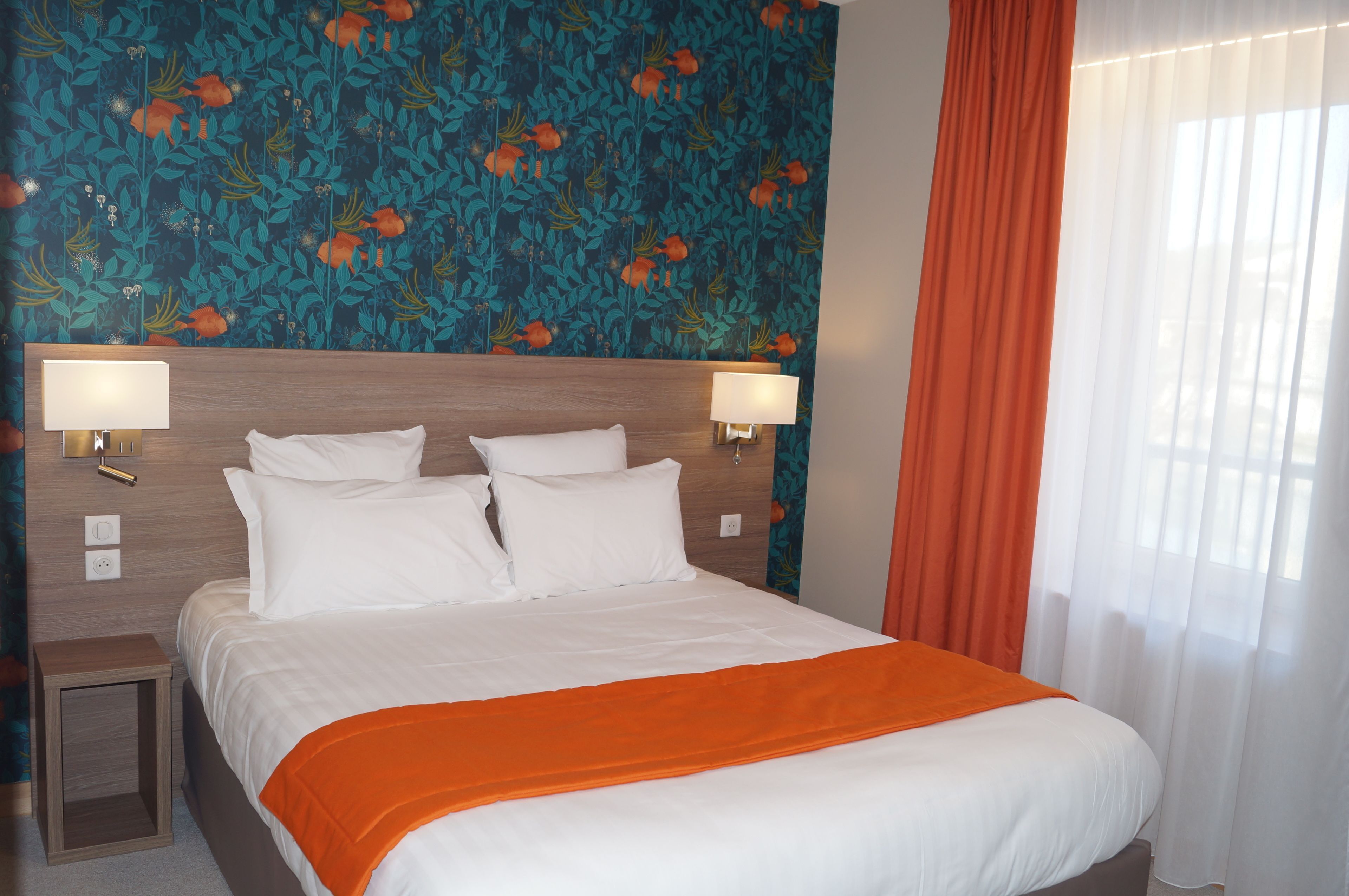 Premium bedding, in-room safe, desk, laptop workspace