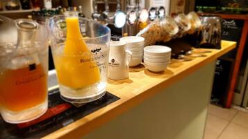 Café da manhã com buffet todos os dias (EUR 14 por pessoa)