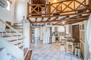 高級別墅 | 私人廚房 | 大型雪櫃/冰箱、焗爐、爐具、電熱水壺