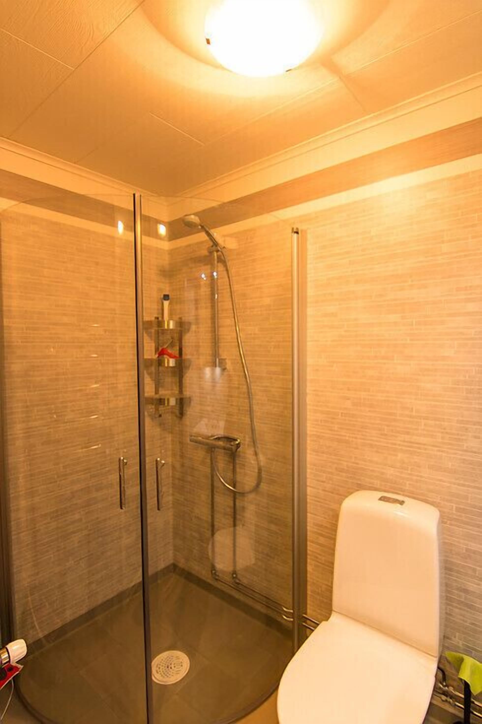 House, 2 Bedrooms | Bathroom | Shower