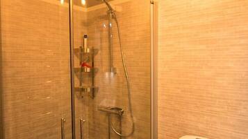House, 2 Bedrooms | Bathroom | Shower