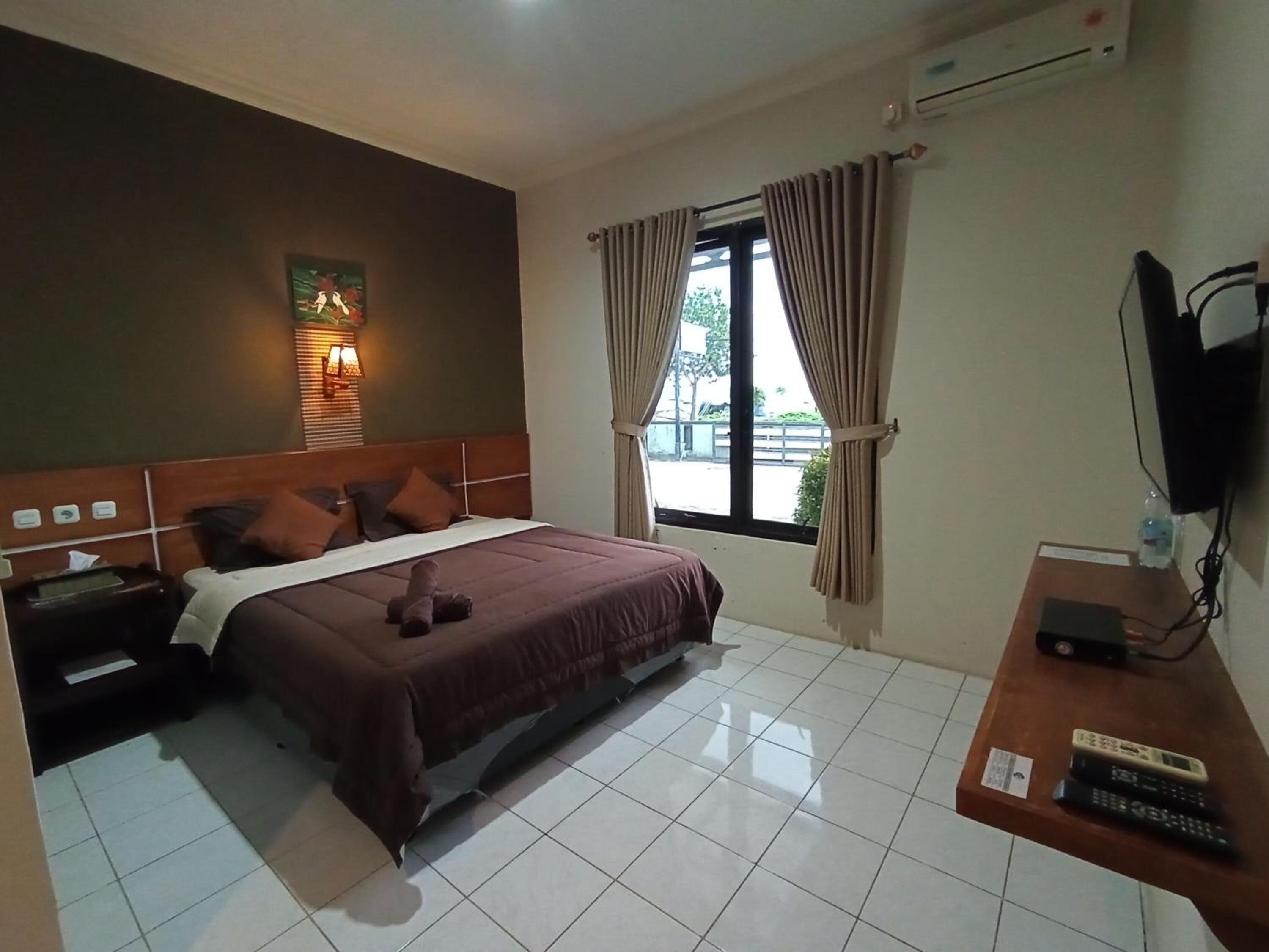 Free WiFi, bed sheets